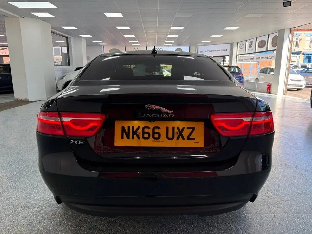 2016-jaguar-xe-20d-portfolio-163ps-big-11