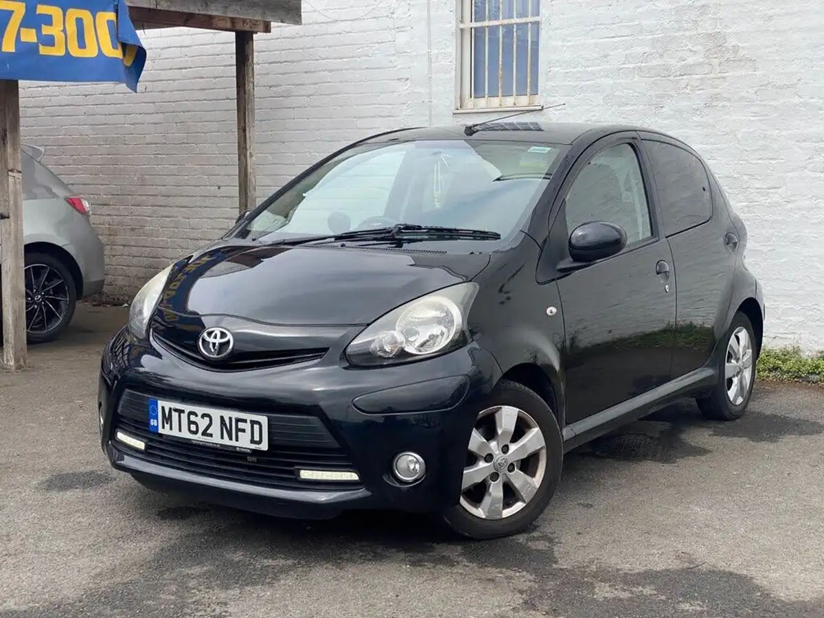 2012-toyota-aygo-10-aygo-fire-5d-big-4
