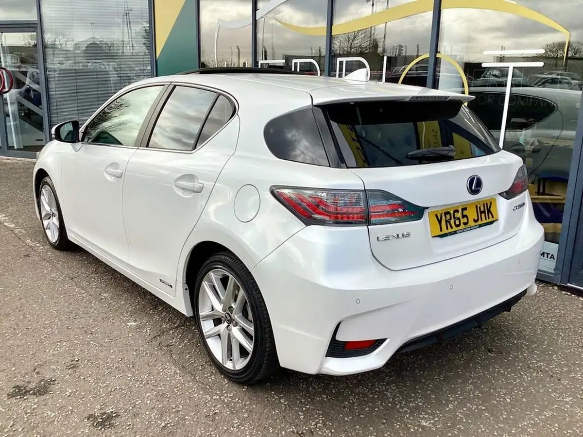 2015-lexus-ct-200h-18-advance-plus-big-4