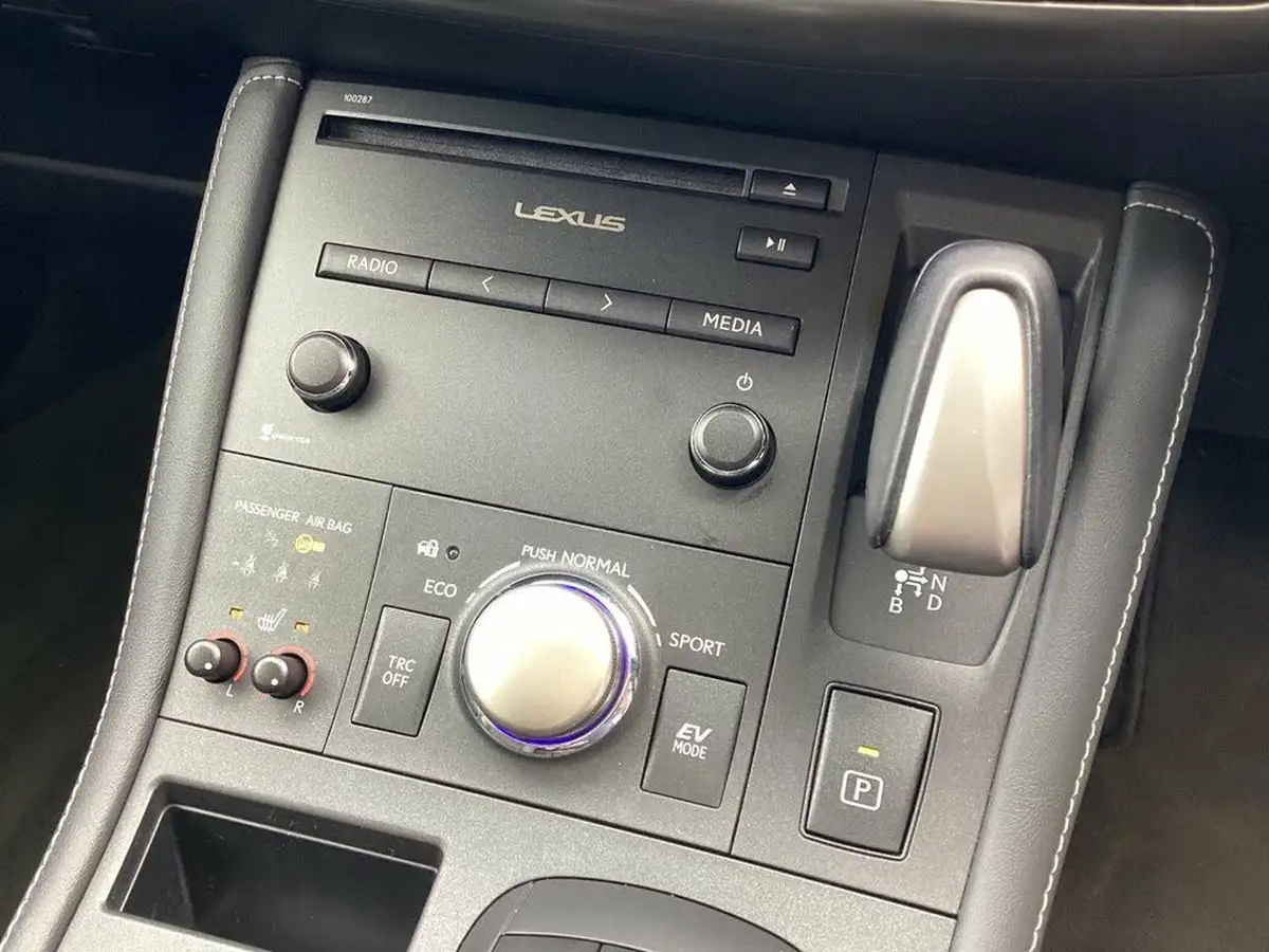 2015-lexus-ct-200h-18-advance-plus-big-28