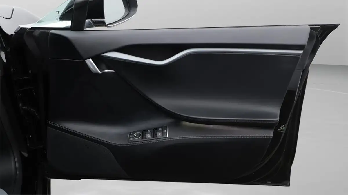 2020-tesla-model-s-e-long-range-big-15