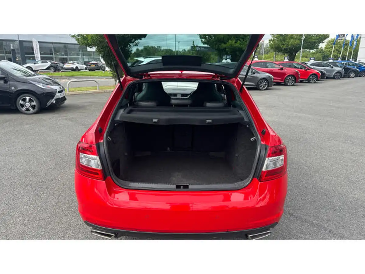 2016-skoda-octavia-20tdi-vrs-hatchback-dsg-big-3