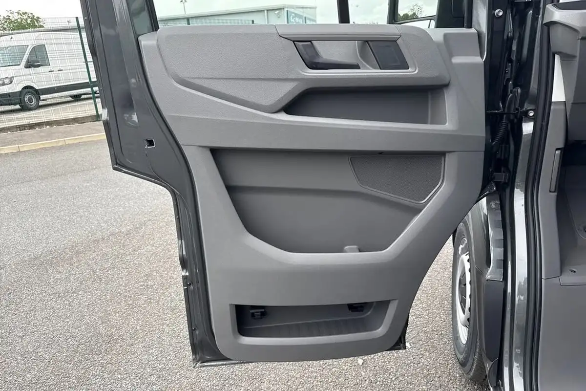 2025-volkswagen-crafter-20tdi-cr35-mwb-commerce-plus-140pseu6d-big-30