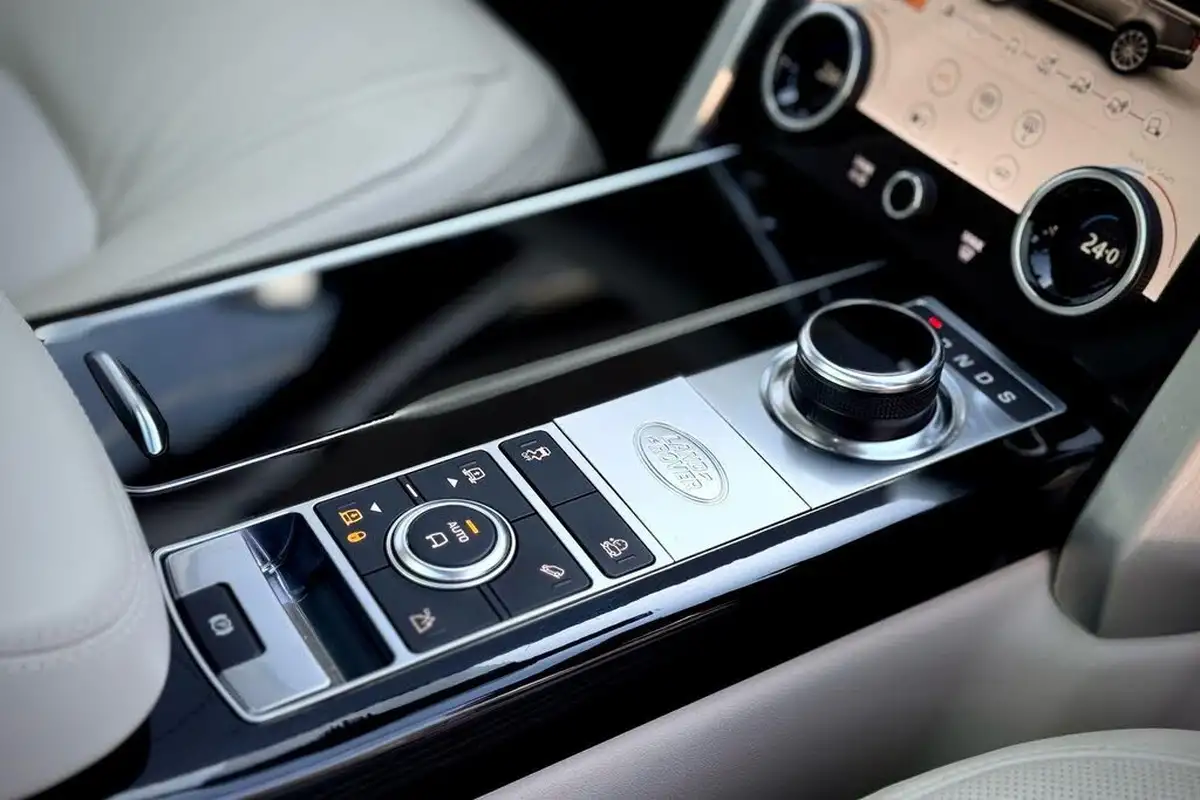 2021-land-rover-range-rover-30-p400-vogue-se-big-24