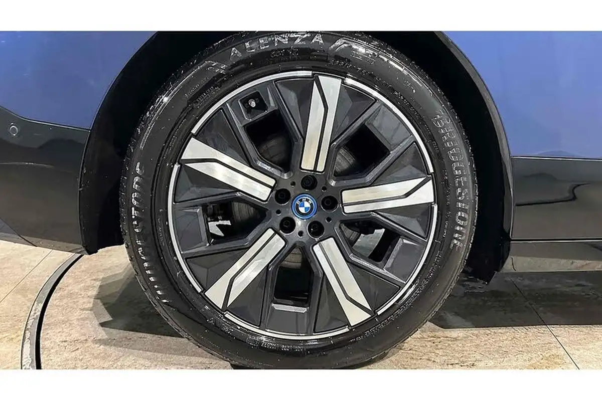 2022-bmw-ix-e-xdrive-40-m-sport-big-16
