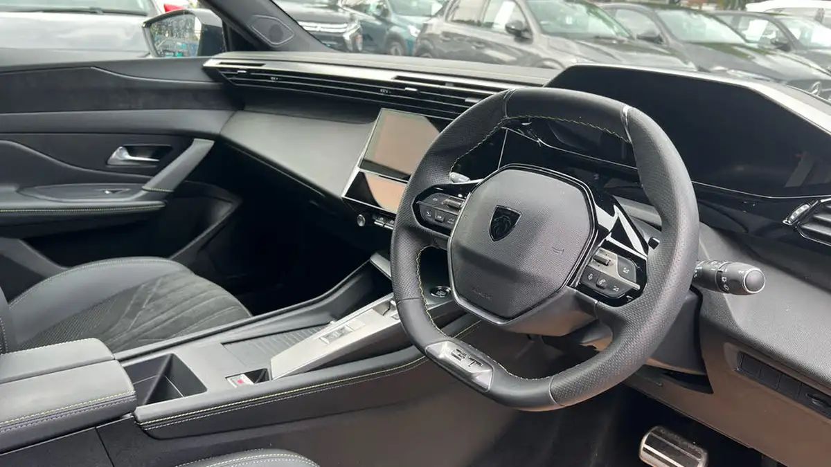 2023-peugeot-308-12-puretech-gt-130ps-ss-eat8-big-10