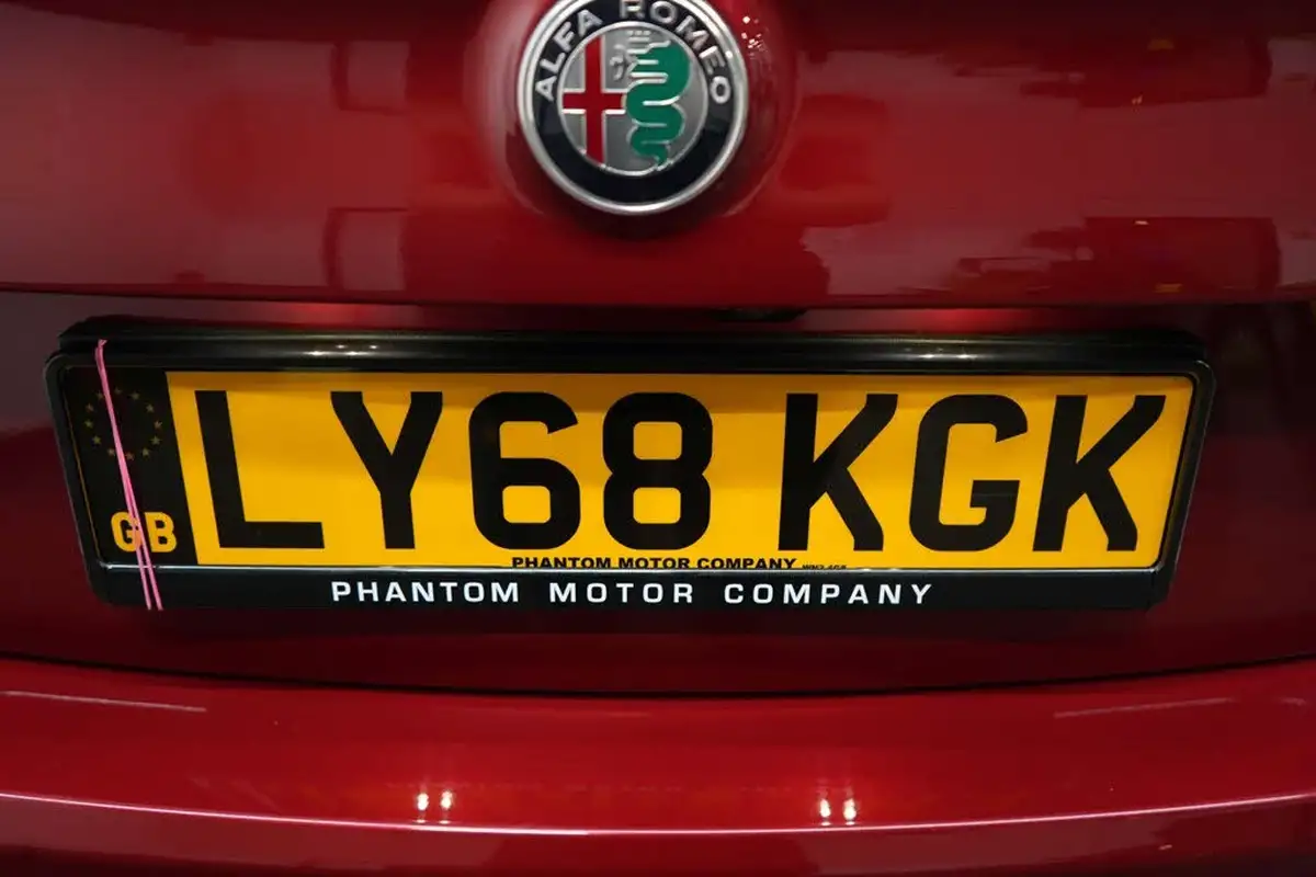 2018-alfa-romeo-giulia-29-biturbo-quadrifoglio-big-12