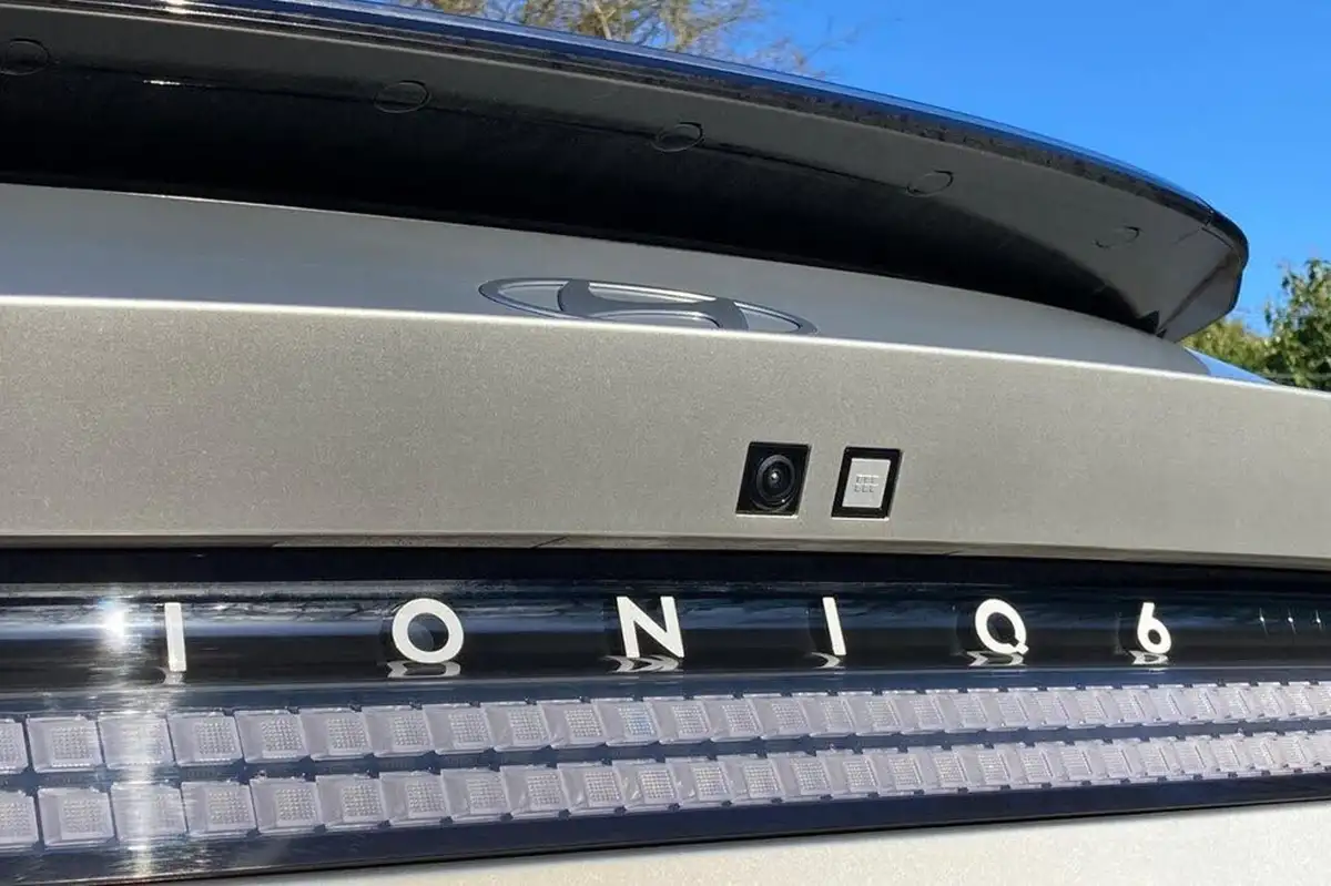 2024-hyundai-ioniq-6-e-premium-228ps-single-rwd-big-38