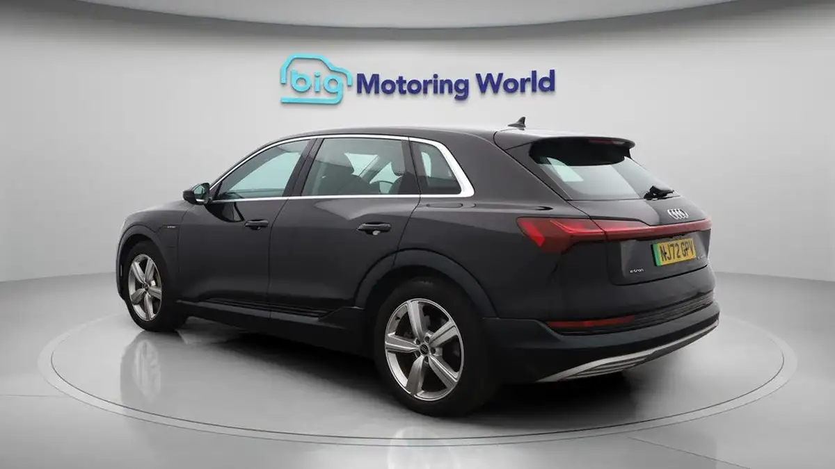 2022-audi-e-tron-55e-technik-station-wagon-big-5