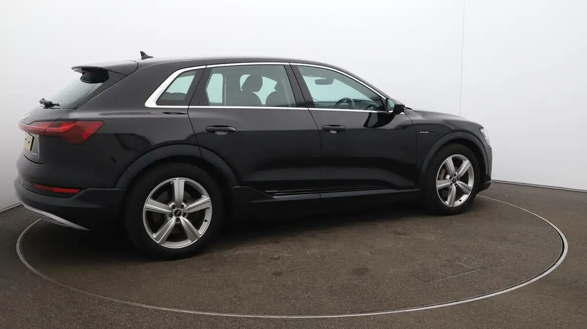 2022-audi-e-tron-55e-technik-station-wagon-big-53