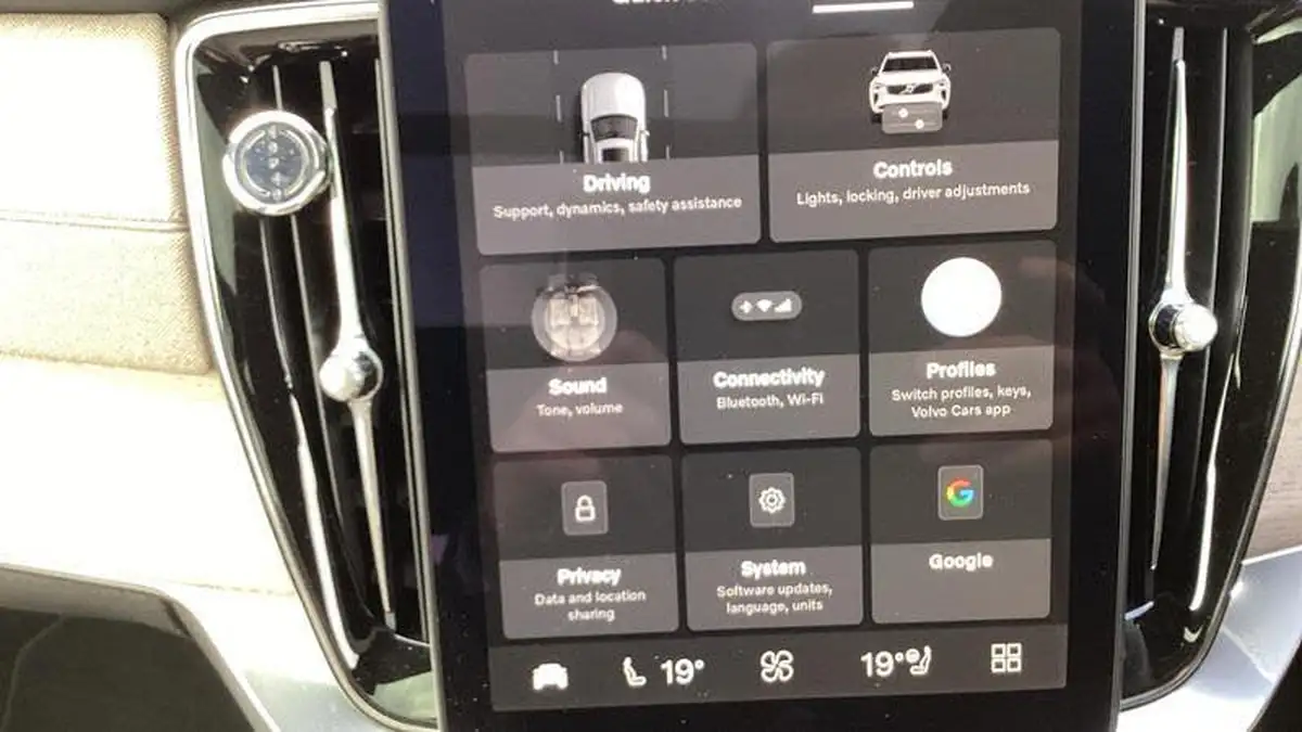 2025-volvo-xc90-20-t8-ultra-dark-big-52