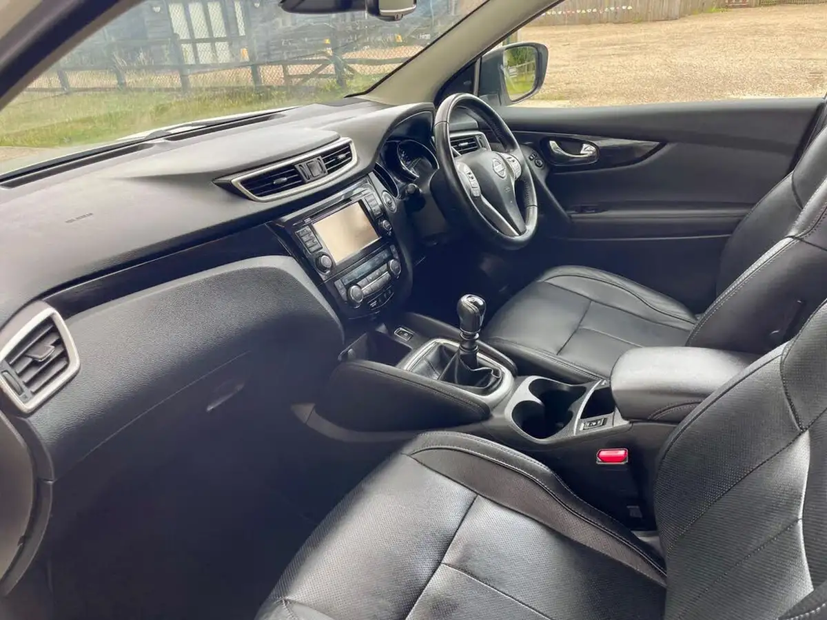 2017-nissan-qashqai-15dci-tekna-big-23