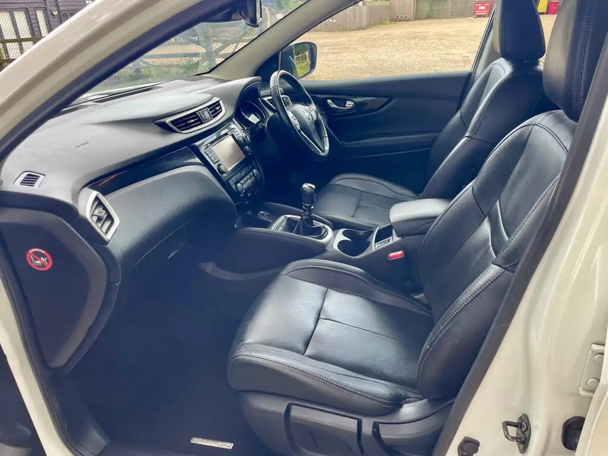 2017-nissan-qashqai-15dci-tekna-big-47
