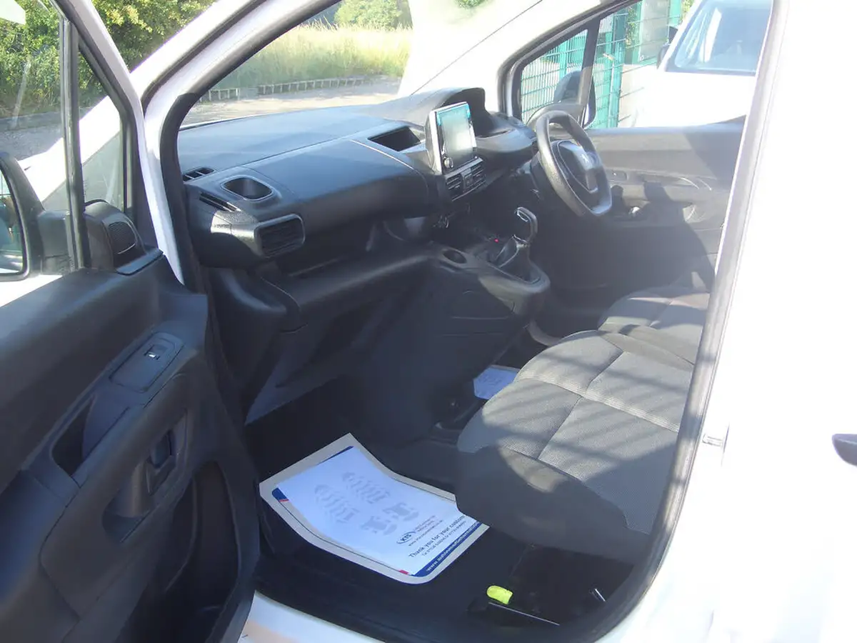 2021-peugeot-partner-15-bluehdi-1000-professional-100ps-eu6dt-panel-big-12