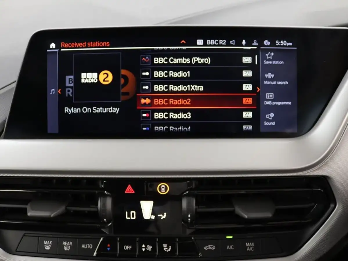 2022-bmw-1-series-15td-116d-se-dct-big-12