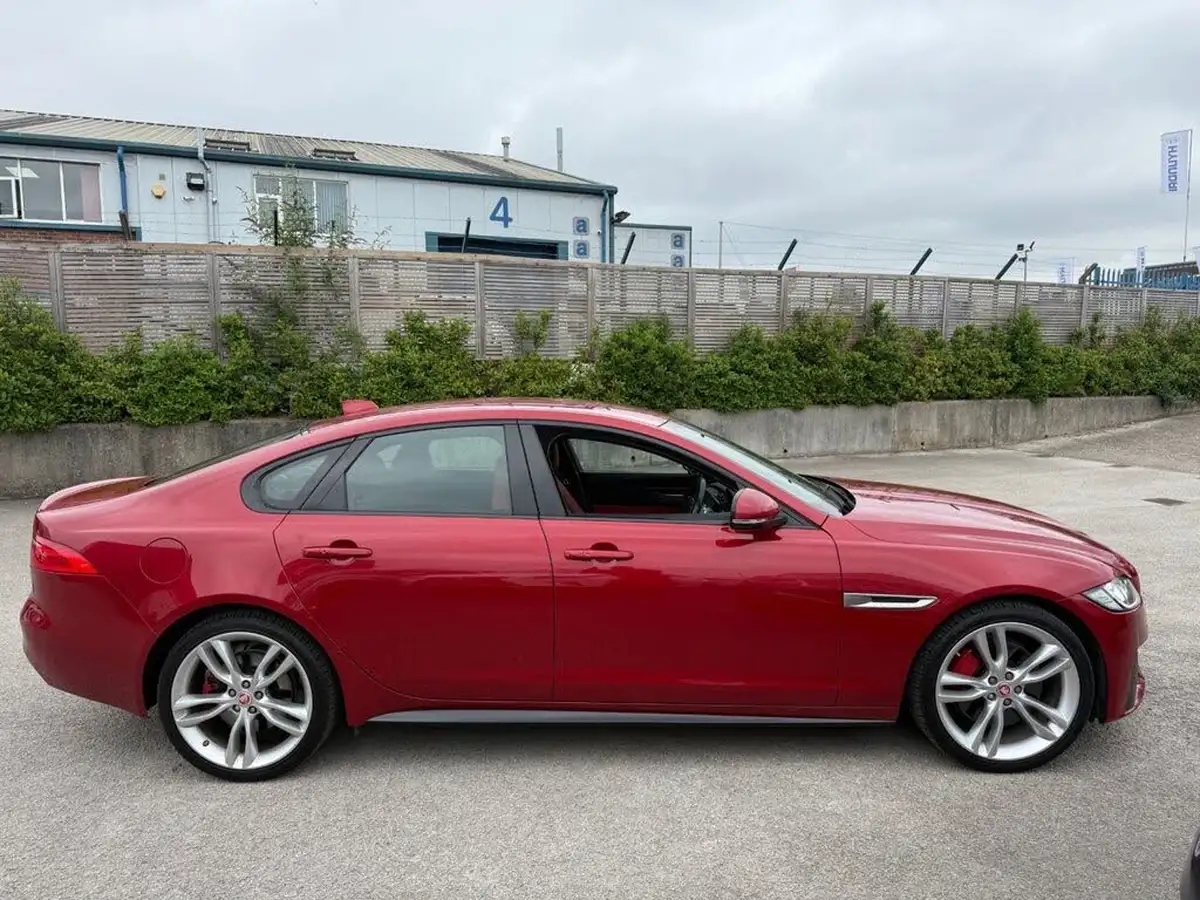 2016-jaguar-xf-30td-s-big-10