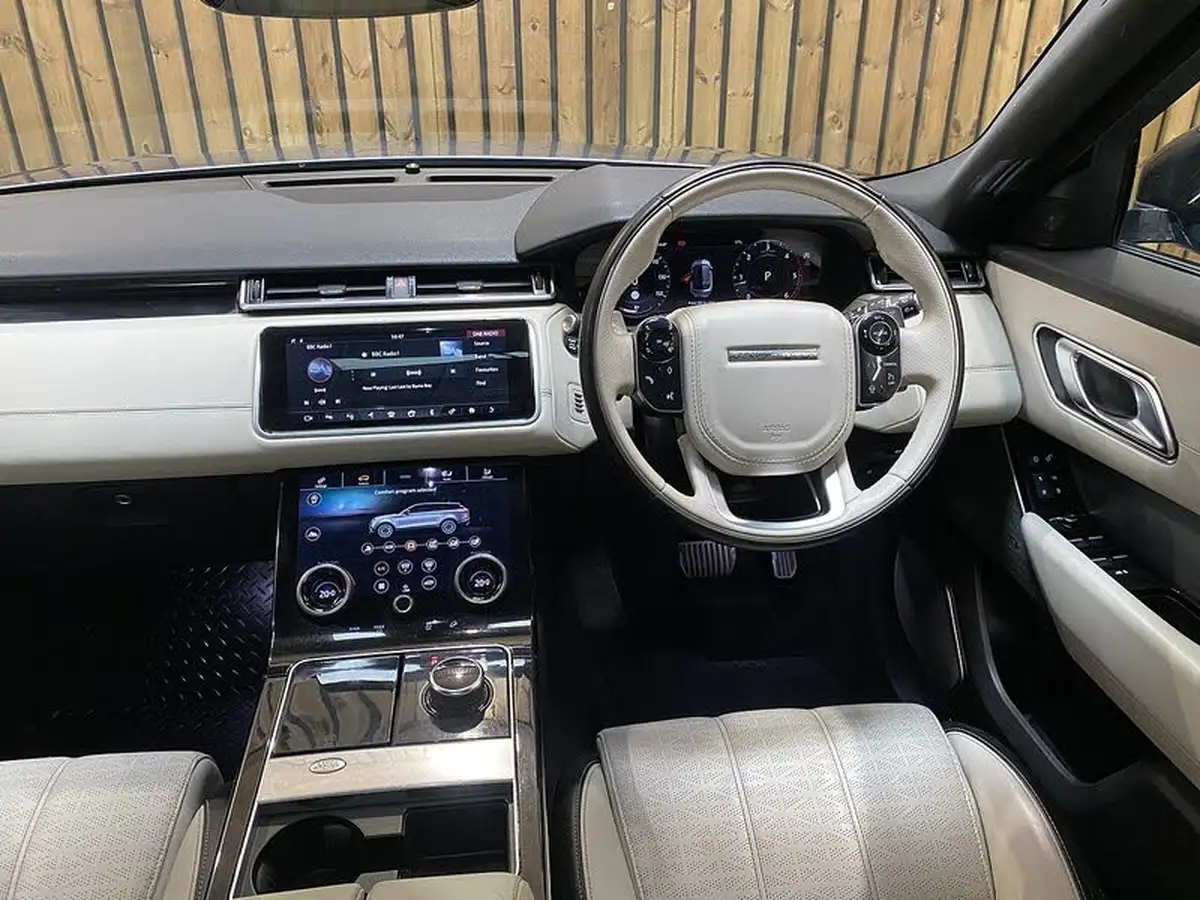 2018-land-rover-range-rover-velar-20-d240-r-dynamic-hse-big-24