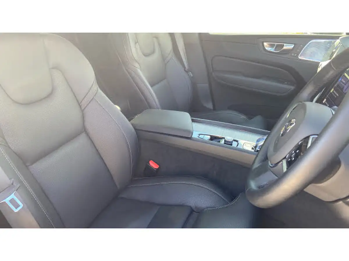 2024-volvo-xc60-20-b5-ultra-dark-big-8