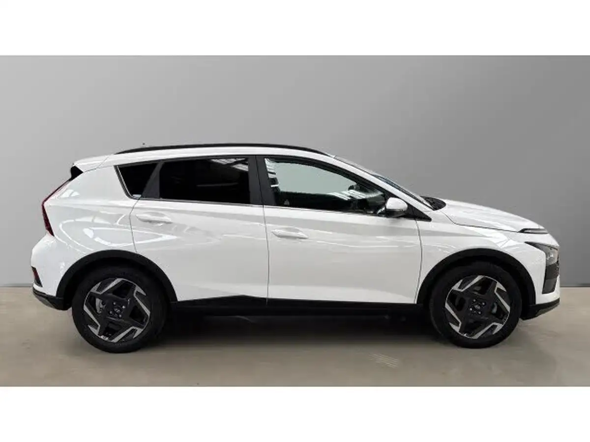 2024-hyundai-bayon-10-t-gdi-premium-100ps-two-tone-roof-big-4