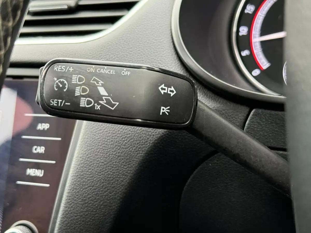 2018-skoda-octavia-20tdi-vrs-hatchback-dsg-big-55