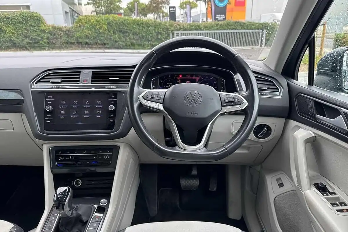 2022-volkswagen-tiguan-15-tsi-elegance-big-13