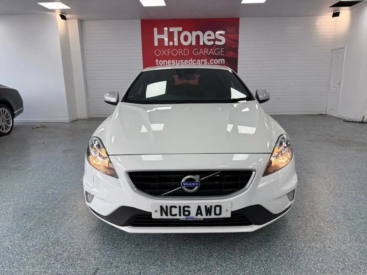 2016-volvo-v40-20-t2-r-design-big-20