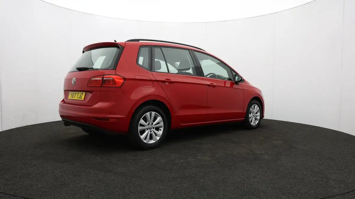 2017-volkswagen-golf-sv-16tdi-se-110ps-bmtss-big-35