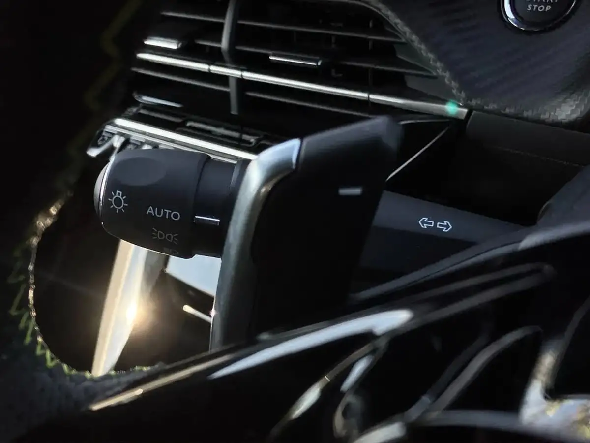 2023-peugeot-2008-suv-big-33