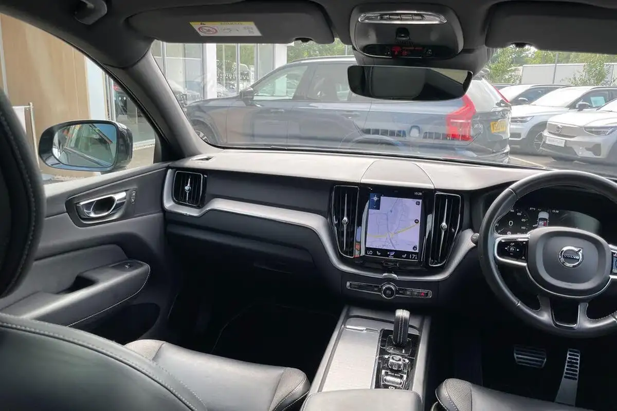 2021-volvo-xc60-20-t6-r-design-340bhp-big-30