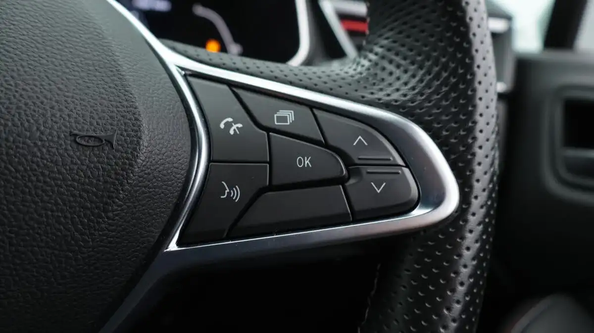 2021-renault-clio-10-tce-rs-line-90ps-big-25