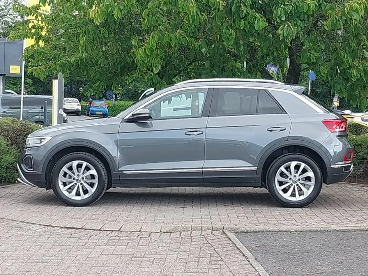 2024-volkswagen-t-roc-15-tsi-style-hatchback-5d-big-3