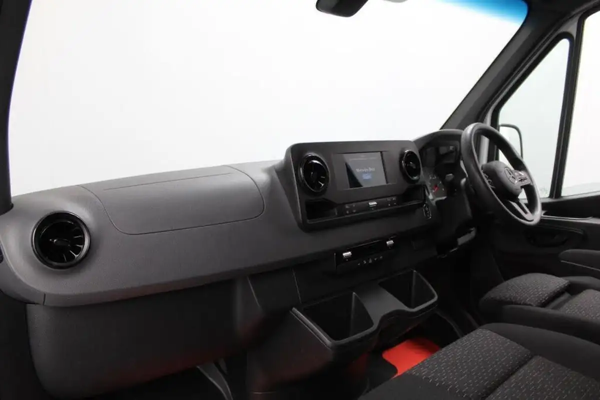 2021-mercedes-benz-sprinter-big-22