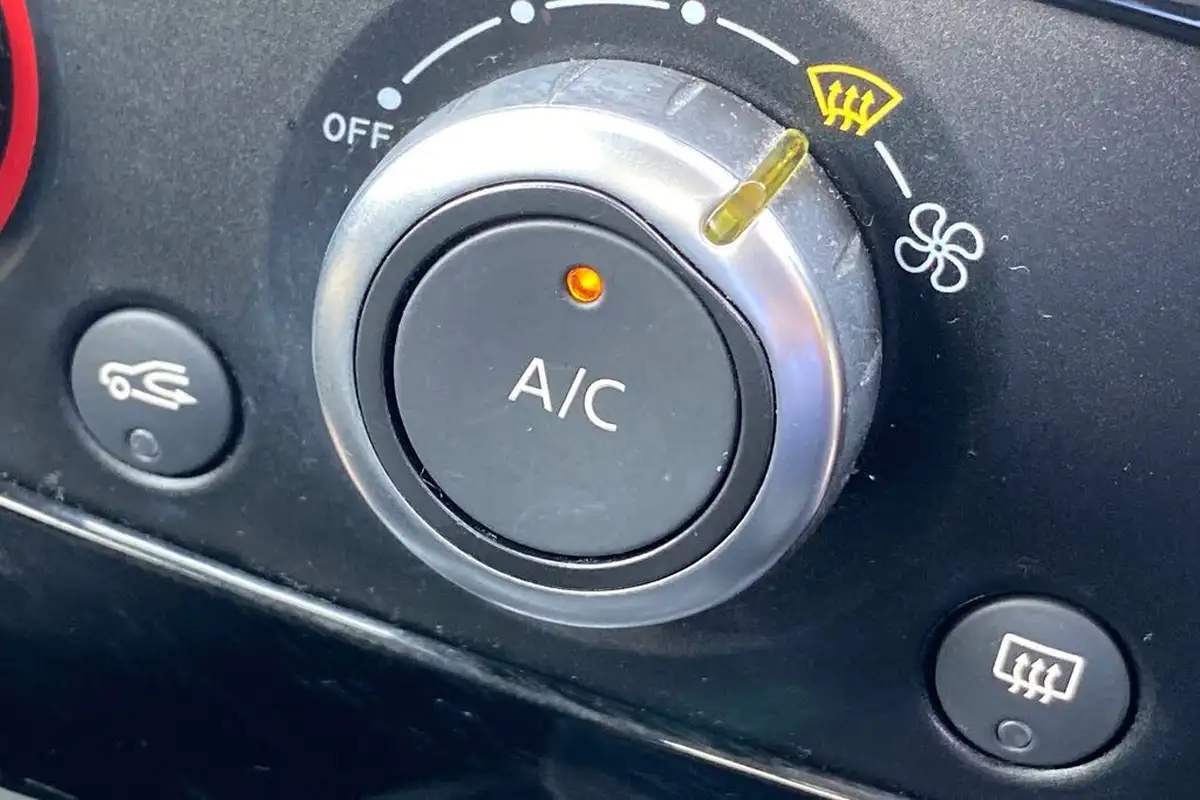 2015-renault-clio-12-dynamique-nav-big-33