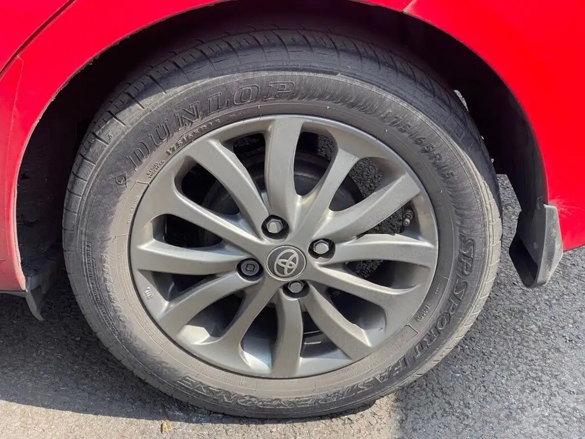 2017-toyota-yaris-133-icon-5d-big-22