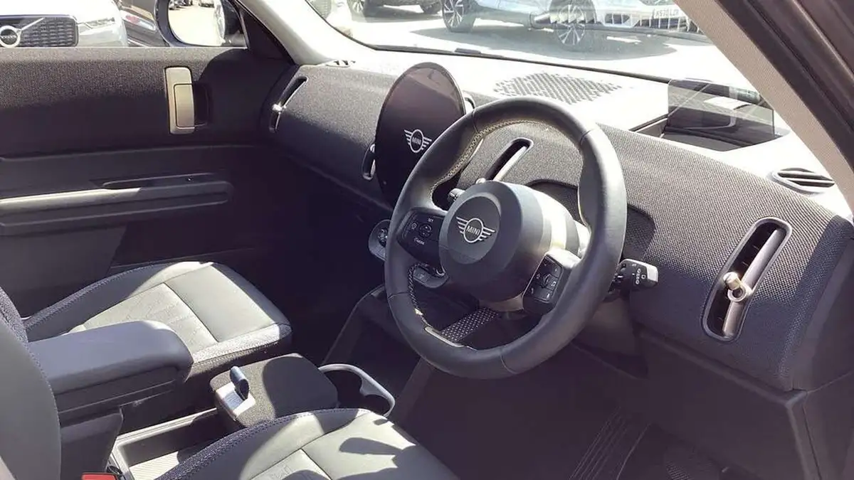 2024-mini-countryman-15-cooper-c-classic-big-3