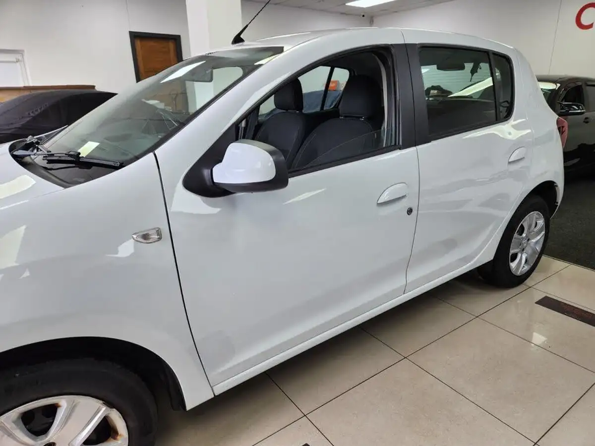 2017-dacia-sandero-15dci-laureate-big-23