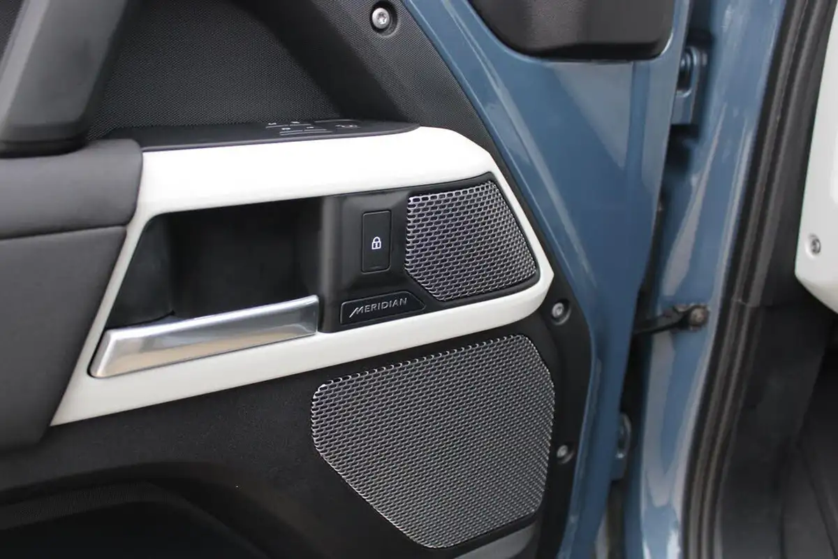 2021-land-rover-110-defender-30-d300-hard-top-se-110-big-32