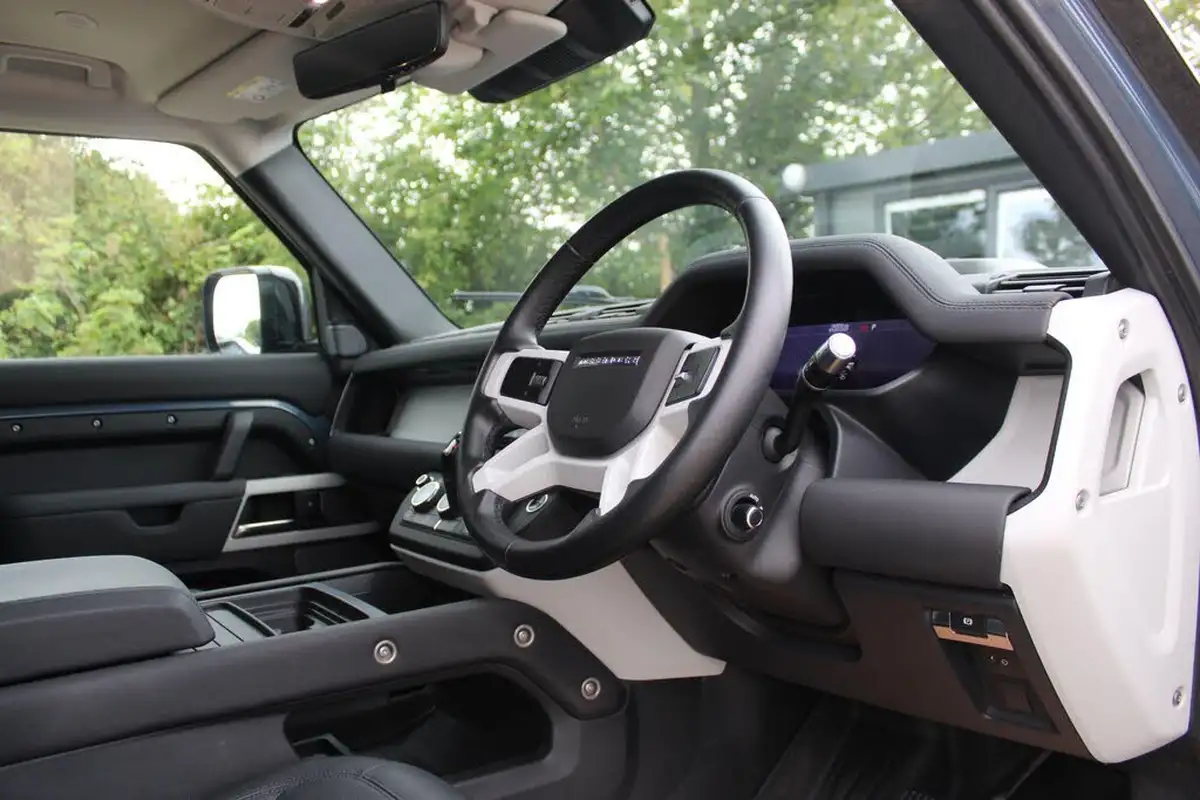 2021-land-rover-110-defender-30-d300-hard-top-se-110-big-4
