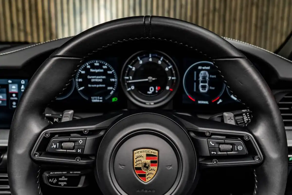 2020-porsche-911-30-targa-4-big-35