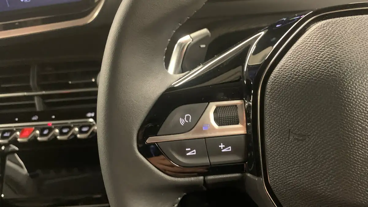 2024-peugeot-208-12-puretech-allure-hybrid-e-dsc6-big-22