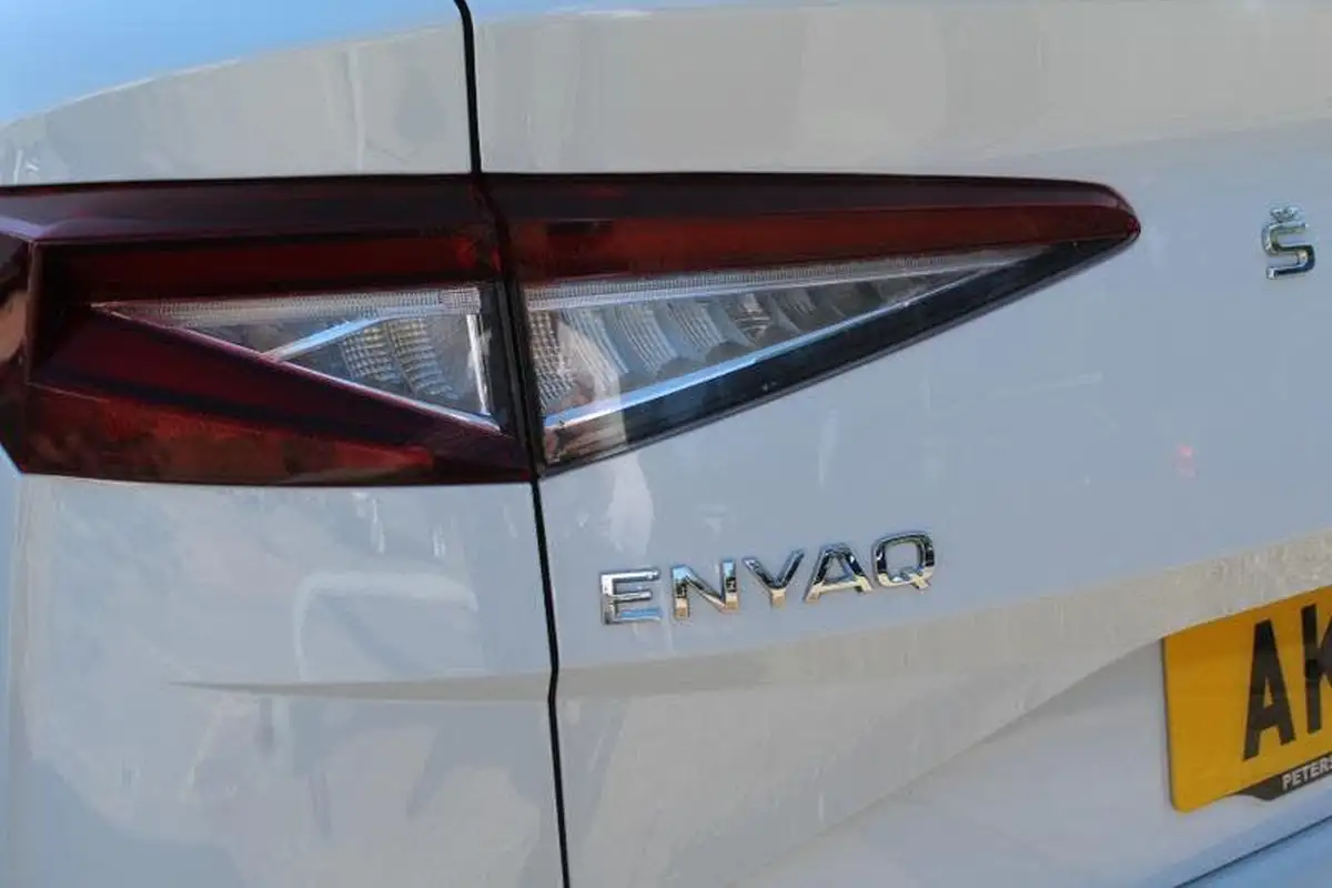 2021-skoda-enyaq-e-60-62-kwh-big-33