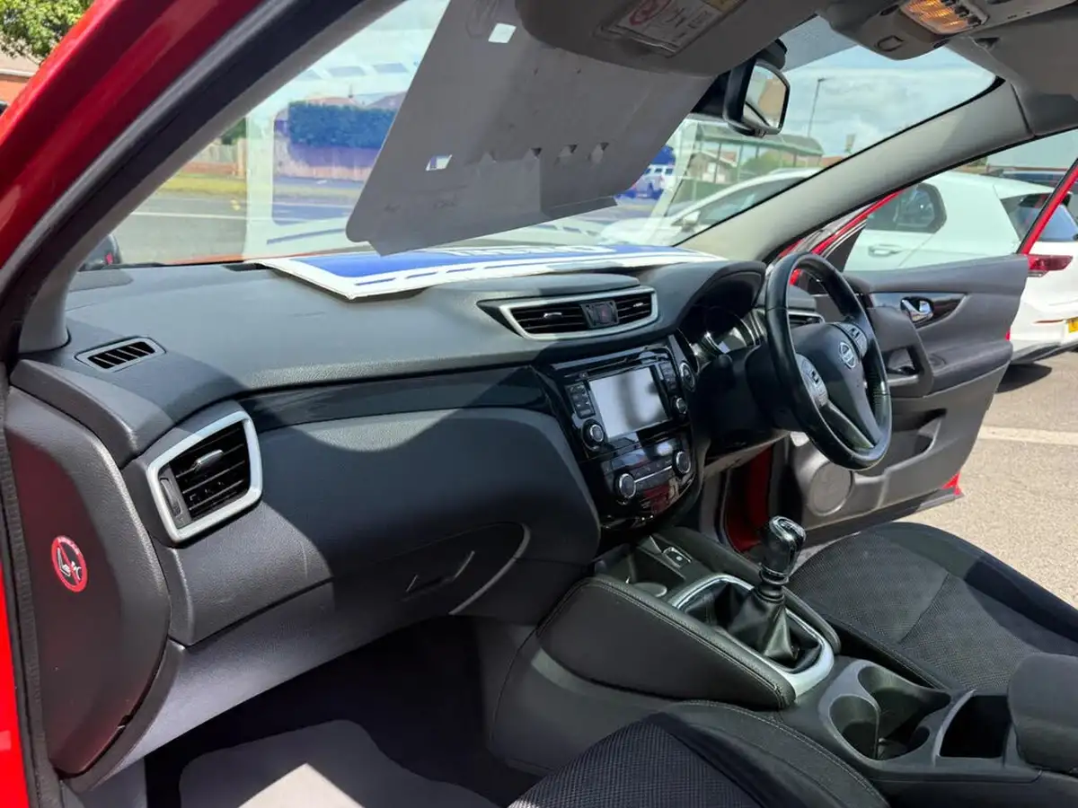 2014-nissan-qashqai-15dci-acenta-premium-big-31