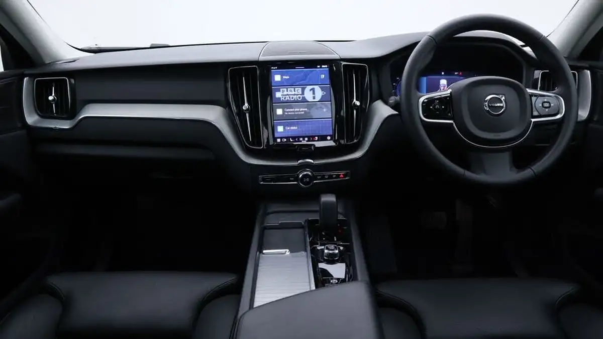 2024-volvo-xc60-20-b5-plus-big-9