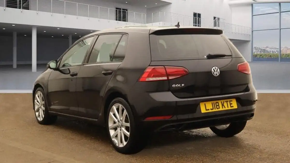 2018-volkswagen-golf-big-6