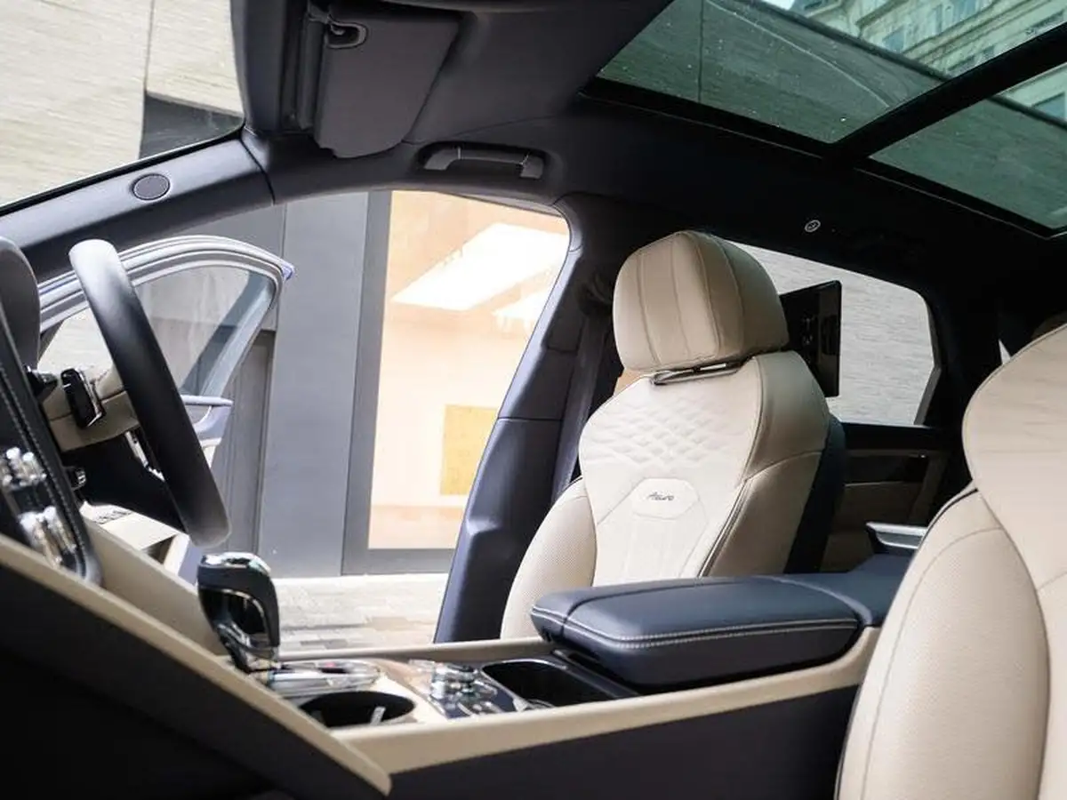 2024-bentley-bentayga-40-v8-extended-wheelbase-azure-big-21
