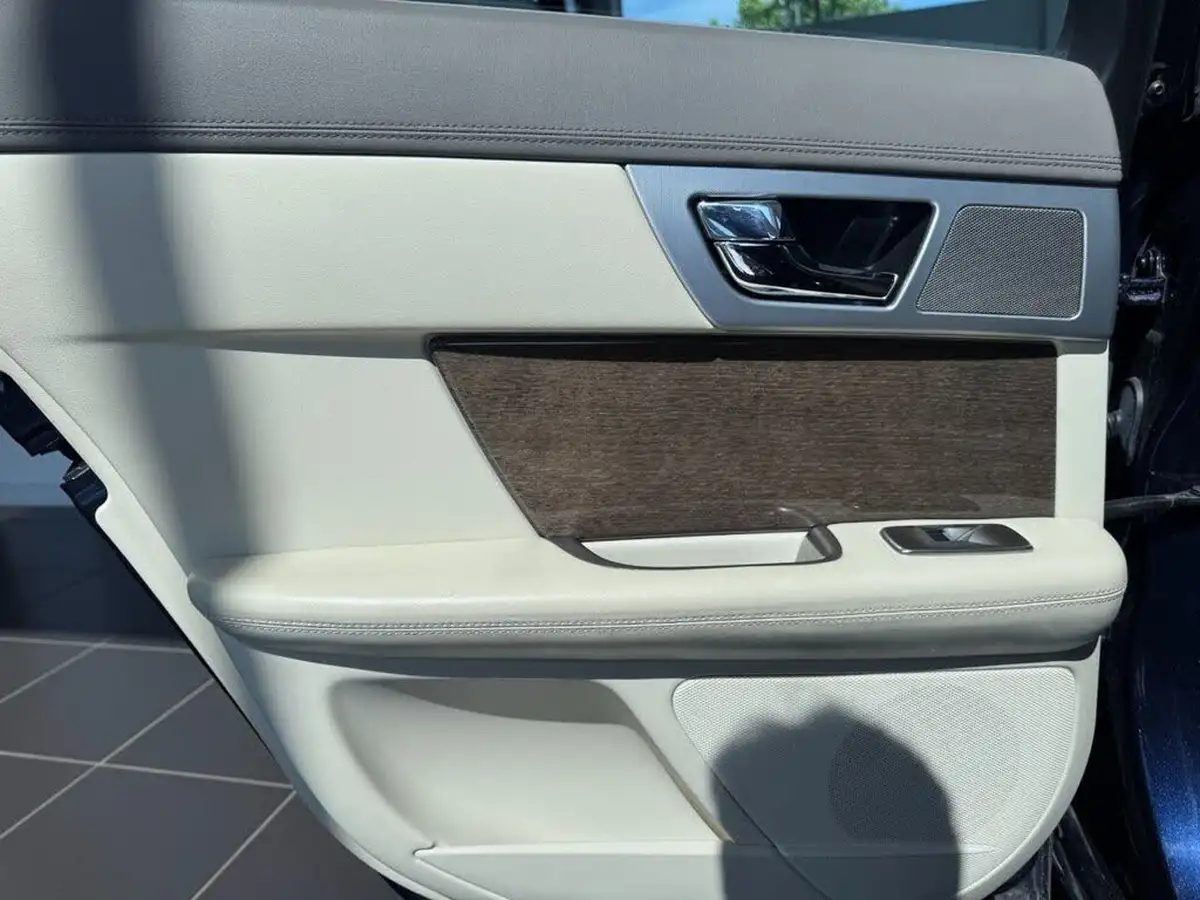 2014-jaguar-xf-30td-premium-luxury-saloon-4d-big-25