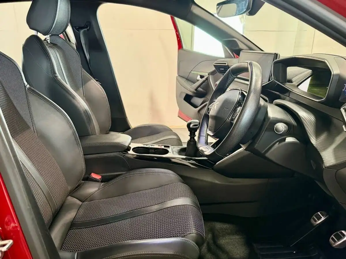 2023-peugeot-208-12-puretech-gt-100ps-big-24