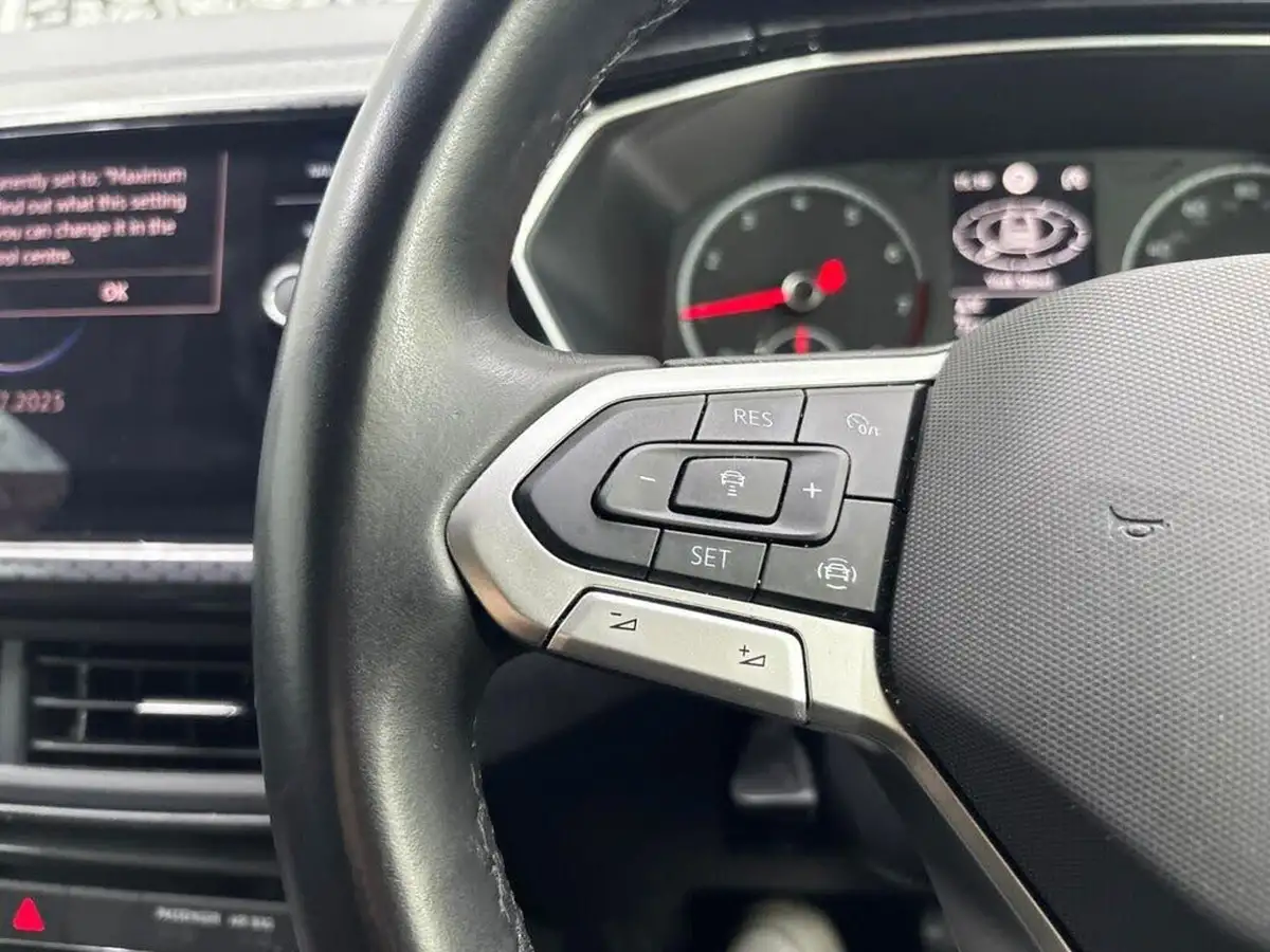 2022-volkswagen-t-cross-10-tsi-sel-big-18