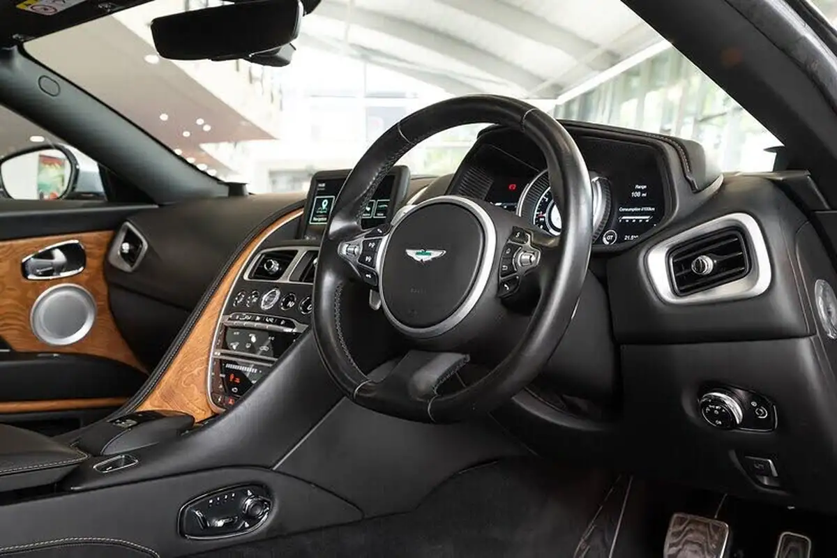 2016-aston-martin-db11-52-v12-launch-edition-big-2