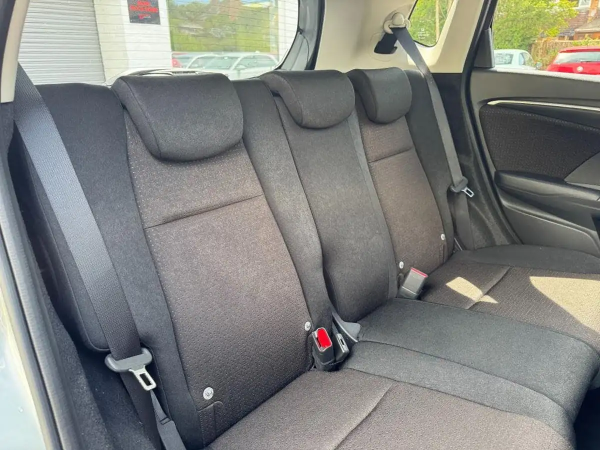 2016-honda-jazz-13-i-vtec-ex-navi-cvt-big-18